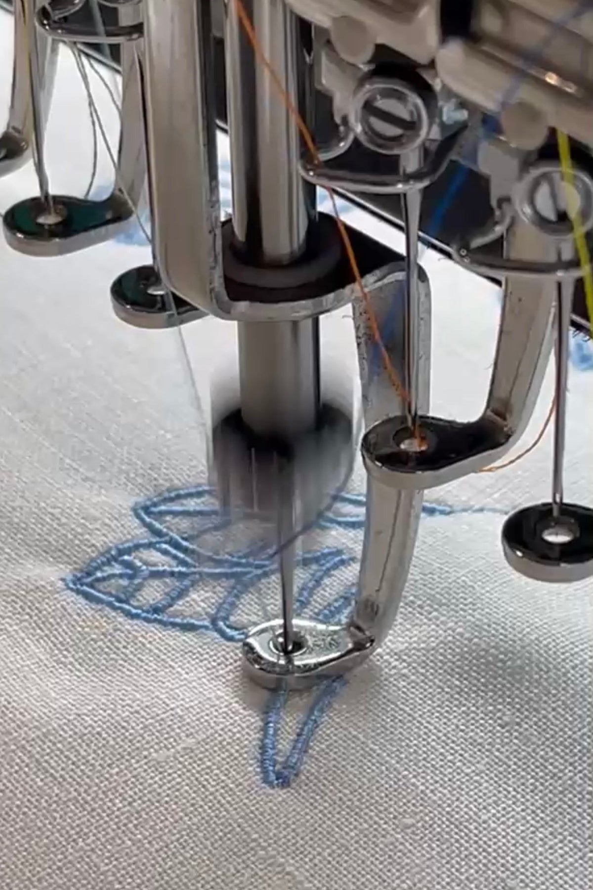 Atelier français, machine de broderie.